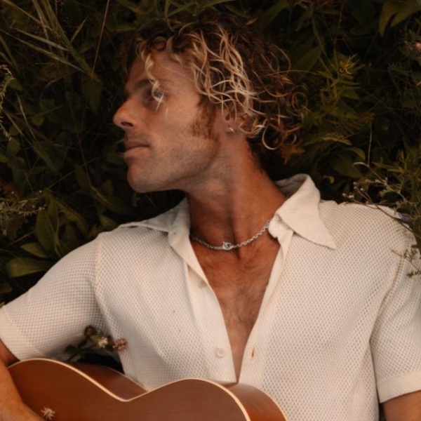 Kim Churchill and Mia Kelly at The Owl